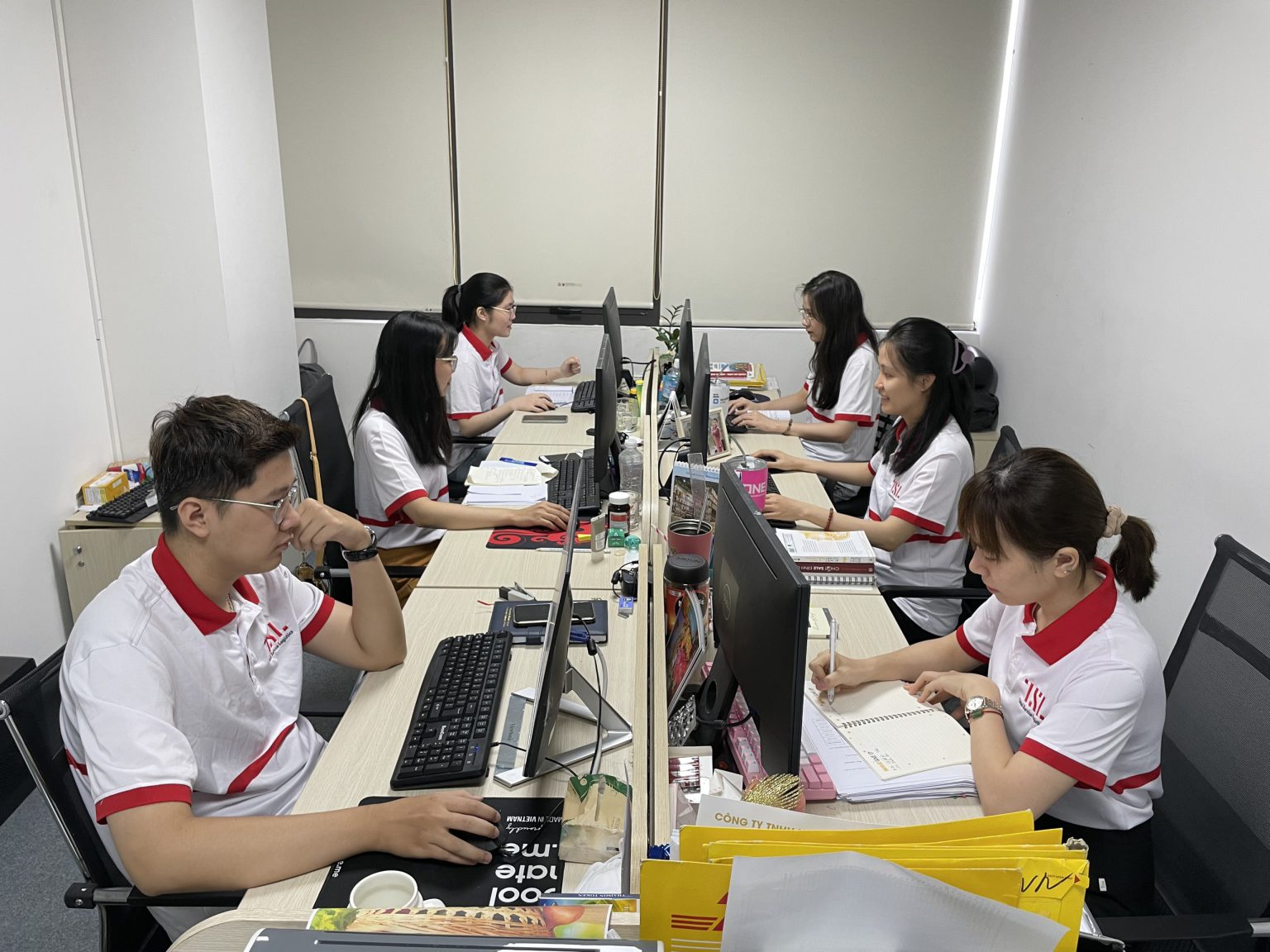 Dịch vụ Khai báo Hải quan & Xuất nhập khẩu tại Bến Cát: Giải pháp Logistics Toàn diện 